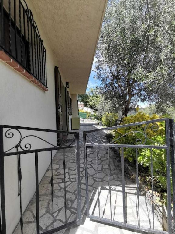Bas De Villa Au Calme Villeneuve-Loubet Eksteriør bilde